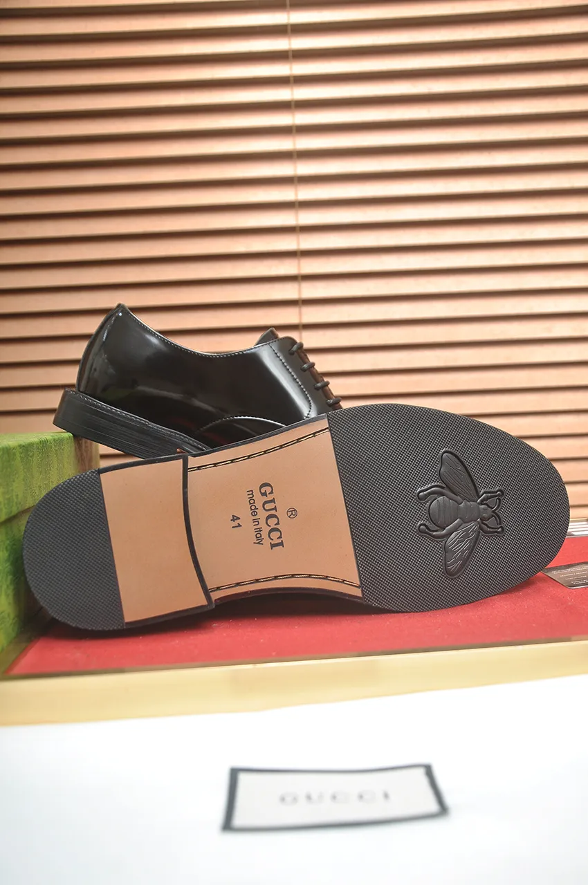 Men's shoes💰500💶Italy's top luxury men's shoe giant (GUCCI) (Gucci) (full cowhide lining) new arrival🍃Original European style🔰 Pleasant to the eye😍In order to make the shoes more durable and non-deformable🌀The production continues to follow traditional methods but there is still no lack of innovation💪Choose original sheepskin for the leather♻️ Smooth and natural And extra bright ⭐Made of imported cowhide, the first choice of rich people 38-45 (45 customized)